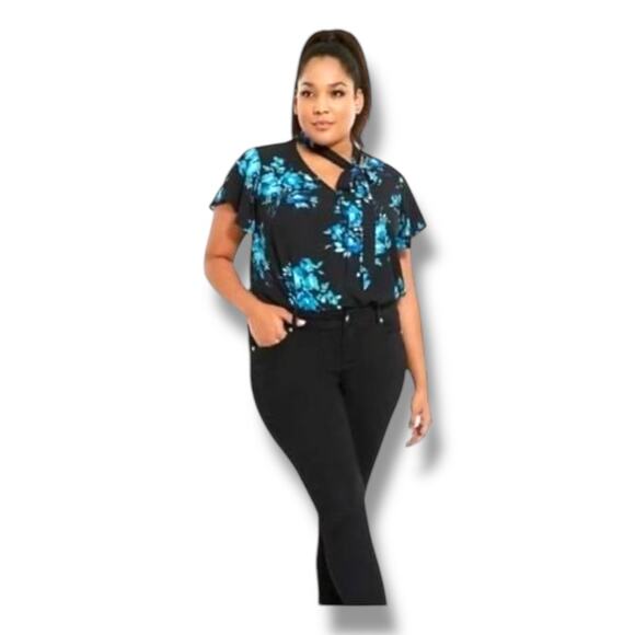 Torrid Women’s Short Sleeve Black Floral Print Top, size 4X - Picture 2 of 13